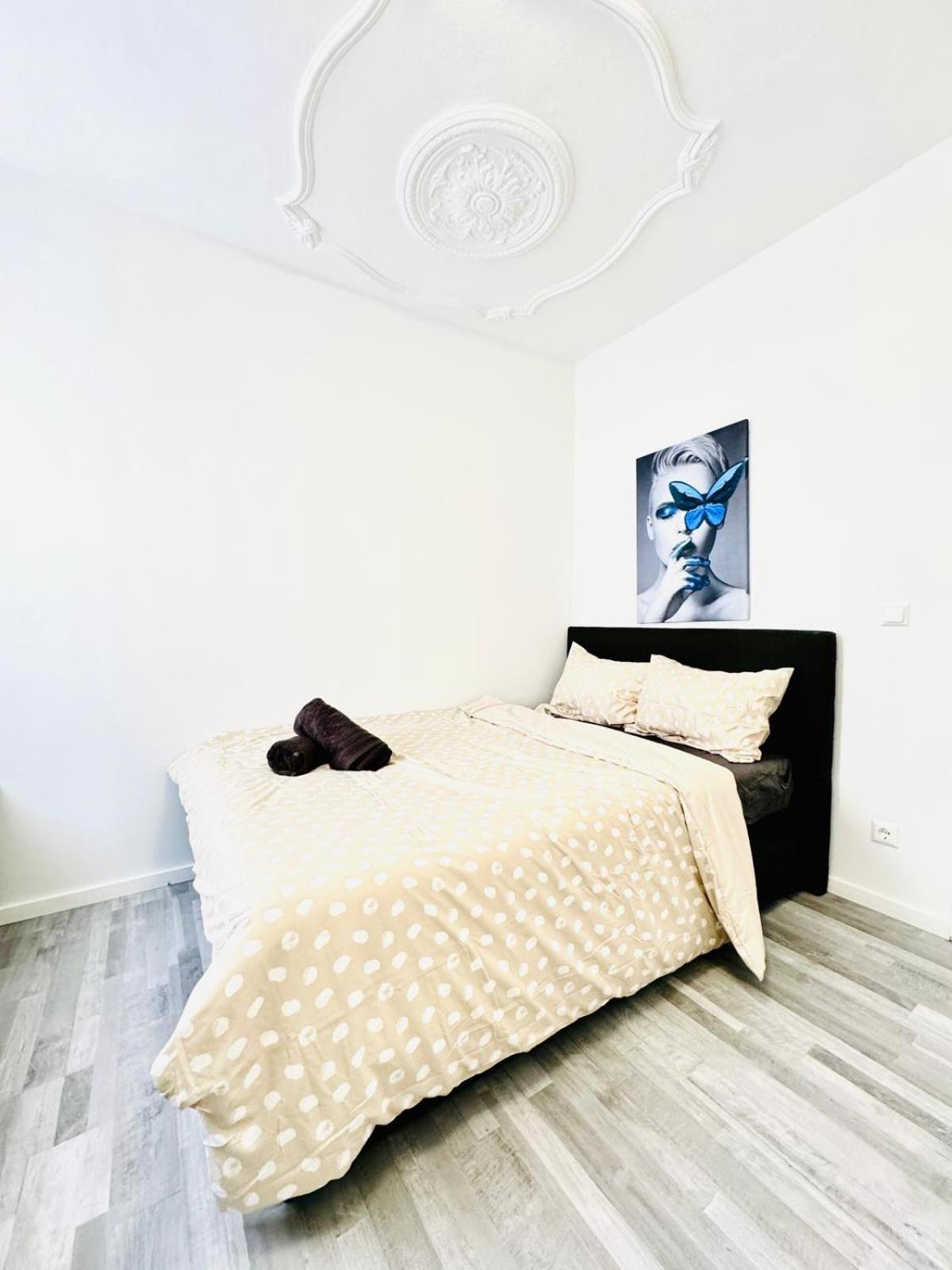 Very Spacious Apartment For Up To 7P With Great Location Wien Eksteriør billede
