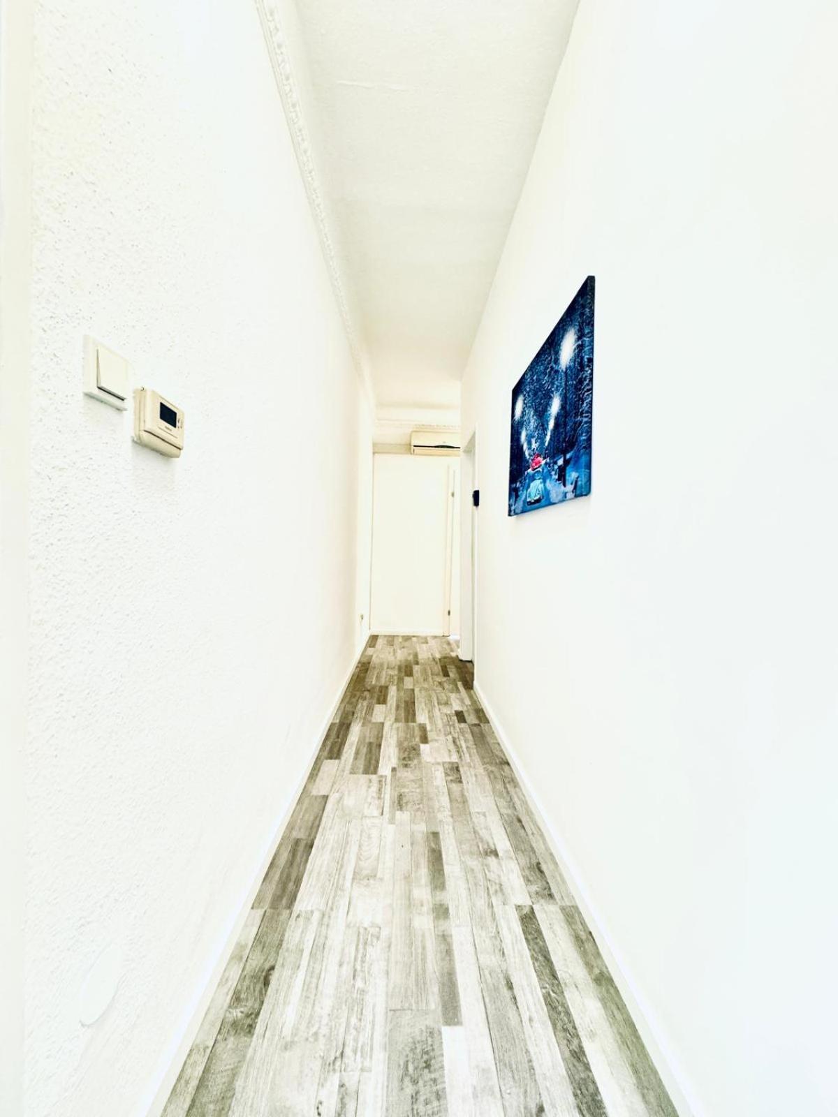 Very Spacious Apartment For Up To 7P With Great Location Wien Eksteriør billede